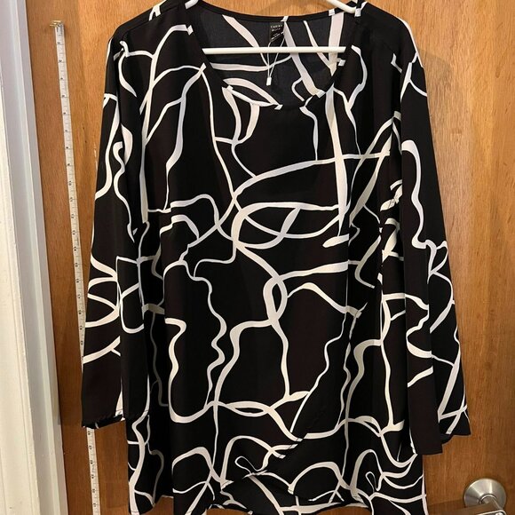 Size 4XL - Emery Rose - Black and White Pullover Blouse - Picture 1 of 6